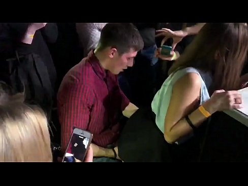 ❤️ Seks sebenar di kelab malam Rusia. Gadis Rusia berusia 18 tahun di dubur dan faraj disetubuhi di kelab malam Lucah tegar di lucah ms.naughtyhentai.ru